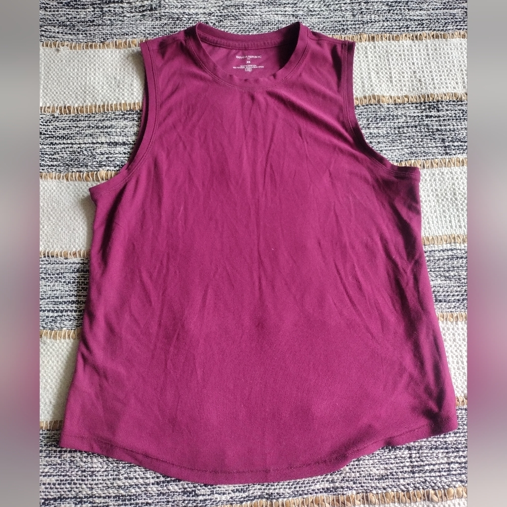 3/$15 Banana Republic Women's top maroon